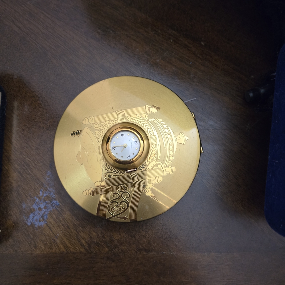 Vintage Elegant Gold Compact with Clock